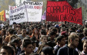 Chilean students protest demanding free and high quality education